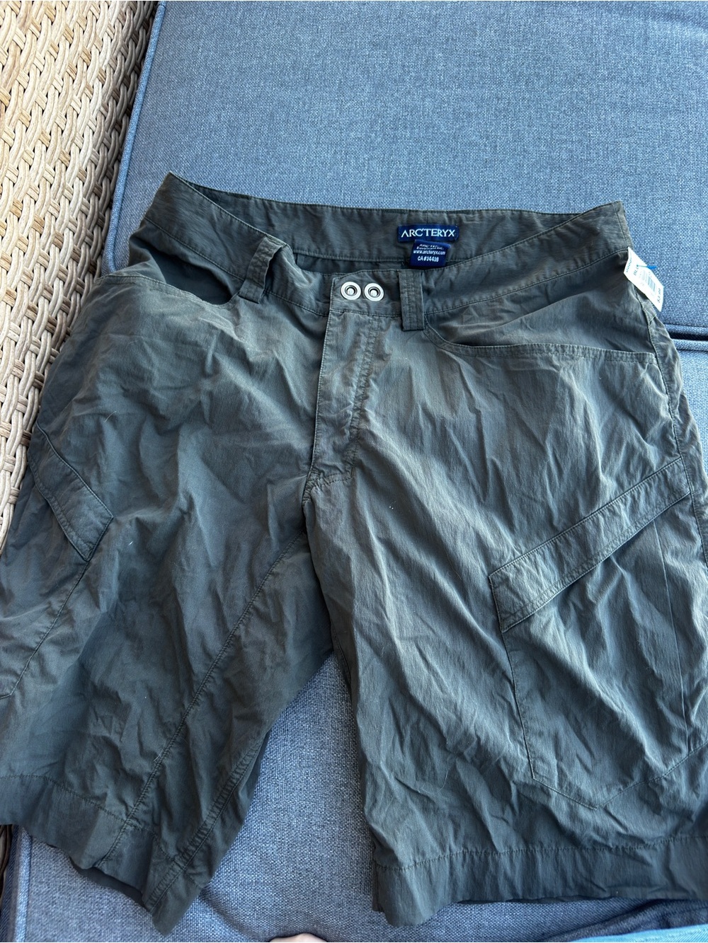 Arc'teryx Men's Olive Cargo Shorts - Dark Green size 34